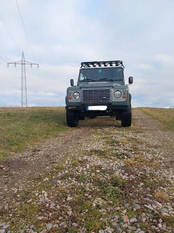 Gebraucht Land Rover Defender 122 PS (89 kW) 2015 Grün Pickup