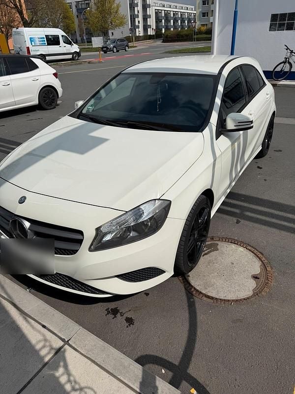 Gebraucht Mercedes A180 122 PS (89 kW) 2014 Weiß Limousine