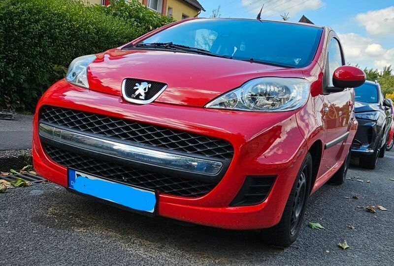 Rot Gebraucht 2011 Peugeot 107 Filou Kleinwagen | 2.599 € (Fairer Preis) - Bild 1/4