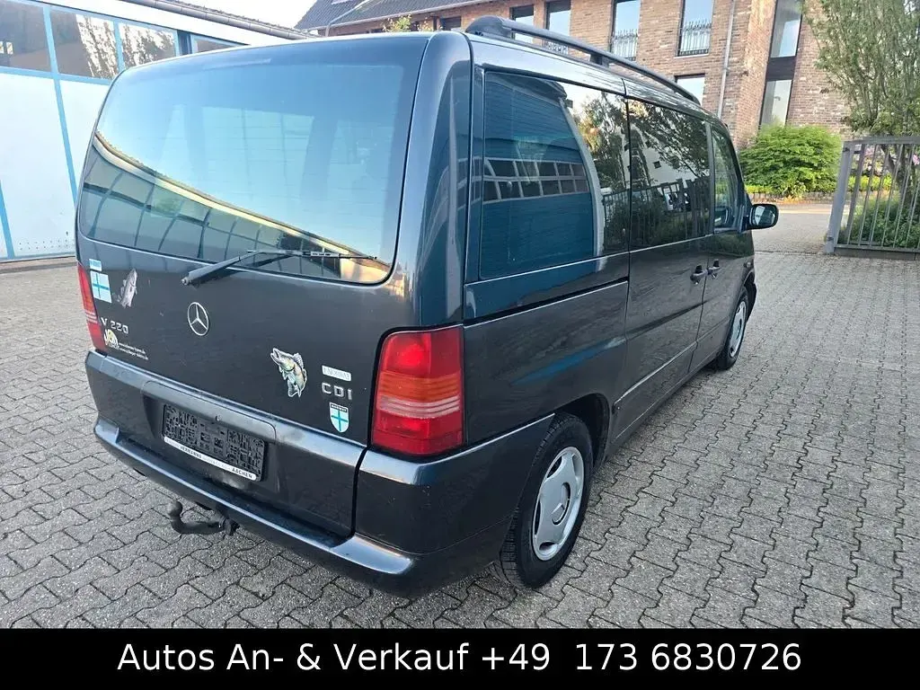 Gebraucht Mercedes V220 122 PS (89 kW) 2001 Schwarz Van / Kleinbus