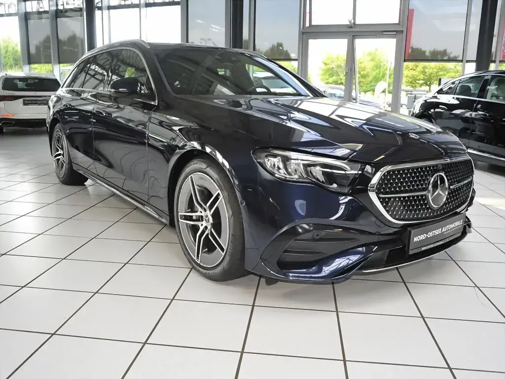 Gebraucht Mercedes E220 AMG 197 PS (144 kW) 2025 Blau Kombi