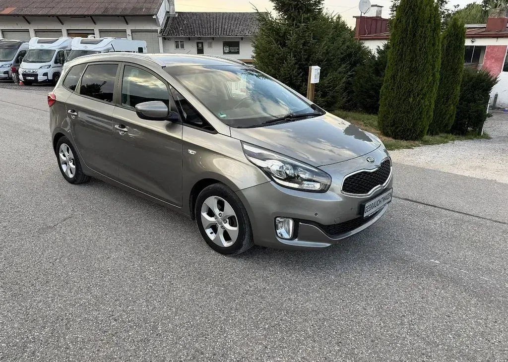 Gebraucht Kia Carens Vision 136 PS (100 kW) 2013 Silber Van / Kleinbus
