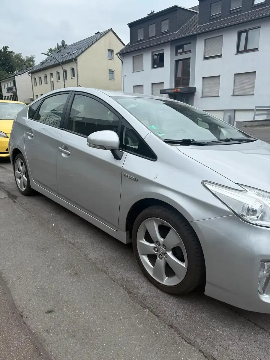 Gebraucht Toyota Prius 136 PS (100 kW) 2013 Silber Limousine