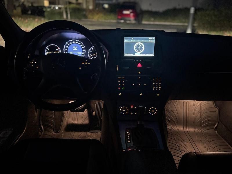 Gebraucht Mercedes C350 272 PS (200 kW) 2008 Schwarz Limousine