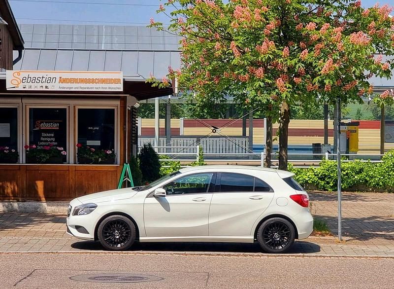 Weiß Gebraucht 2013 Mercedes A180 Kombi | 11.000 € (Teuer) - Bild 1/4