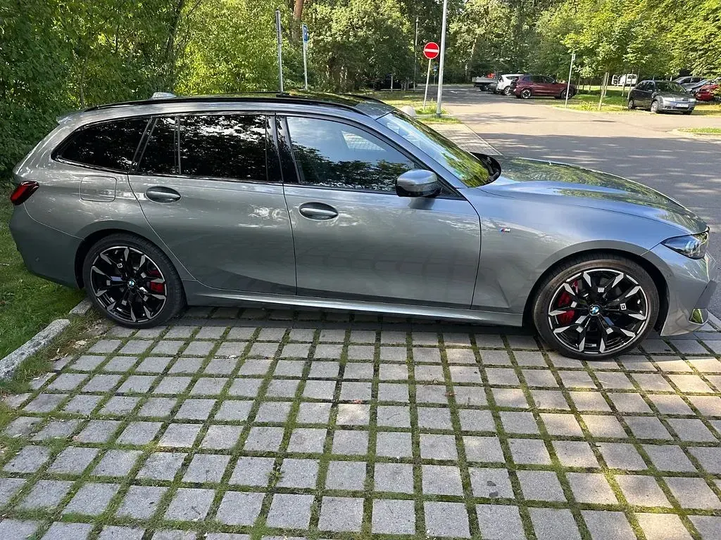Gebraucht BMW 330e M Sport 292 PS (214 kW) 2024 Grau Kombi