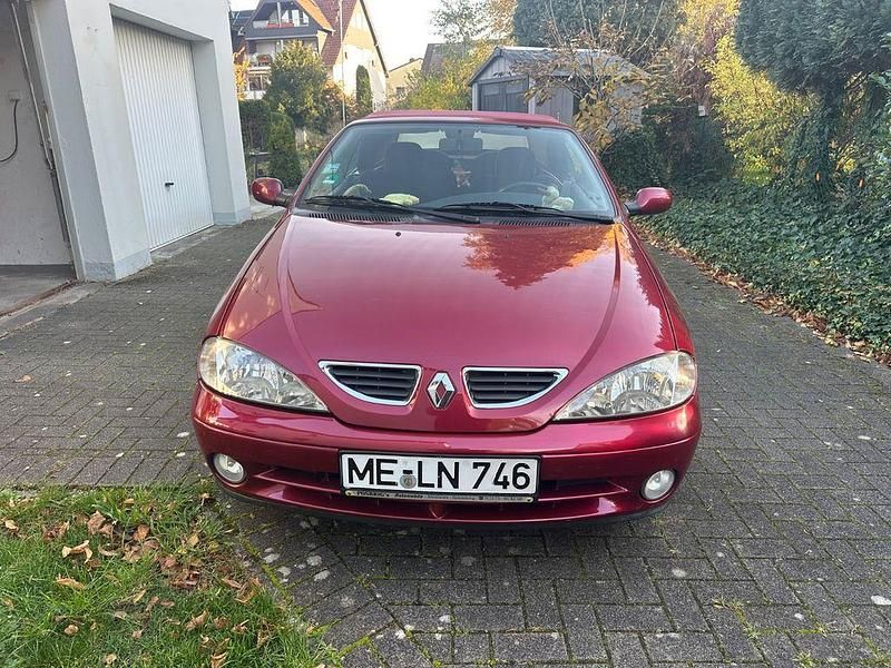 Rot Gebraucht 1999 Renault Mégane Cabriolet Cabrio | 2.222 € (Etwas zu teuer) - Bild 1/4