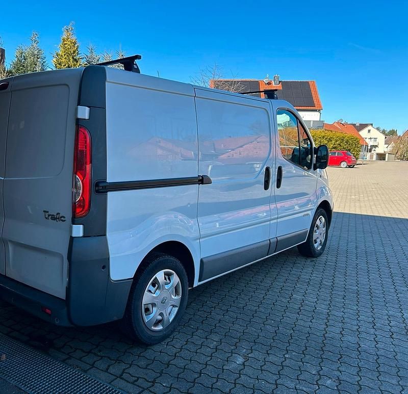 Gebraucht Renault Trafic 115 PS (84 kW) 2013 Weiß Van / Kleinbus