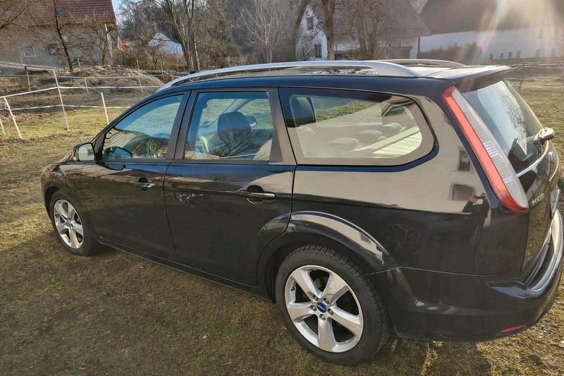 Gebraucht Ford Focus 102 PS (75 kW) 2009 Kombi