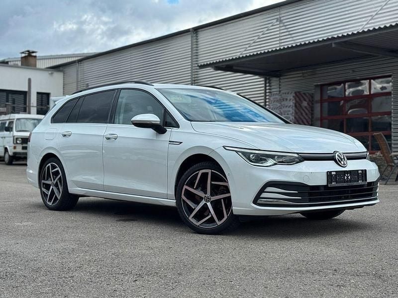 Weiß Gebraucht 2021 VW Golf VIII Style Kombi | 19.949 € (Fairer Preis) - Bild 1/4