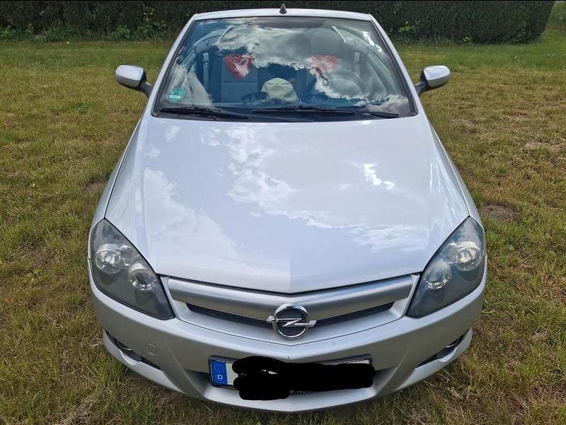 Silber Gebraucht 2025 Opel Tigra Cabrio | 2.550 € - Bild 1/4