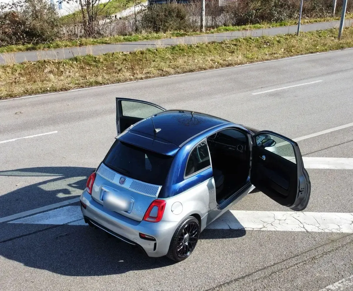 Gebraucht Abarth 695 180 PS (132 kW) 2018 Blau Kleinwagen