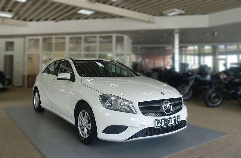 Calcitweiss Gebraucht 2014 Mercedes A180 Limousine | 9.450 € (Guter Preis) - Bild 1/3