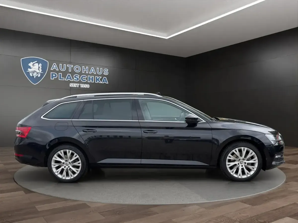 Gebraucht Skoda Superb Style 190 PS (139 kW) 2022 Schwarzmagic perleffekt Kombi
