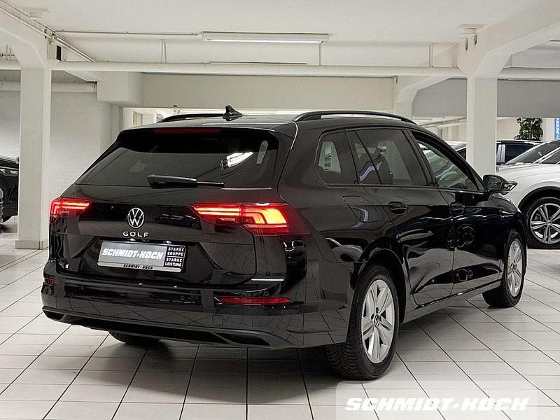 Gebraucht VW Golf VIII Life 150 PS (110 kW) 2024 Grenadillschwarz (schwarz) Kombi