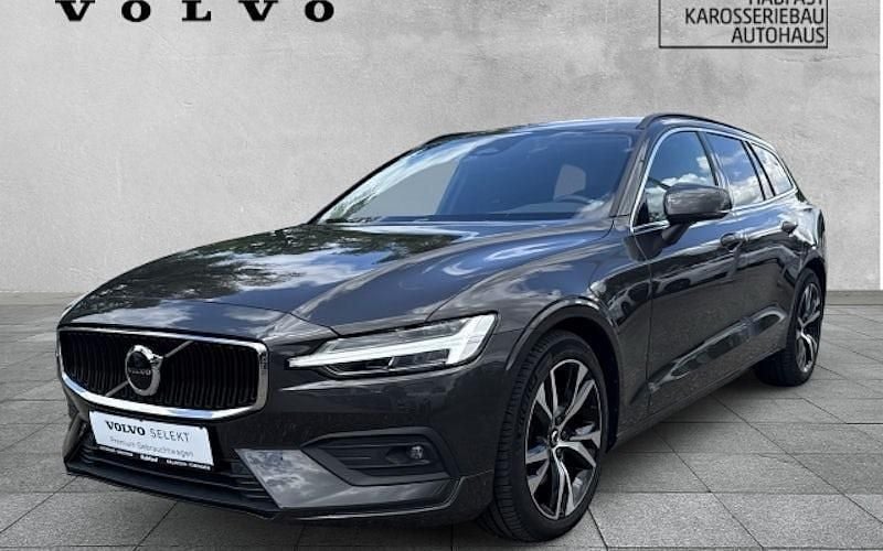 Grau Gebraucht 2024 Volvo V60 Core Kombi | 37.900 € (Fairer Preis) - Bild 1/4