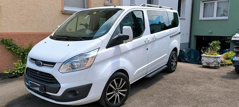 Weiß Gebraucht 2015 Ford Tourneo Custom Titanium Van / Kleinbus | 15.500 € (Fairer Preis) - Bild 1/4
