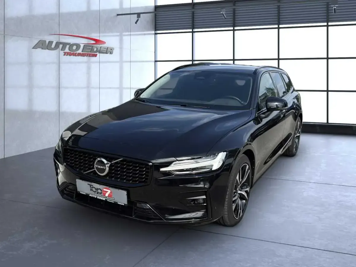 Gebraucht Volvo V60 145 PS (106 kW) 2024 Kombi