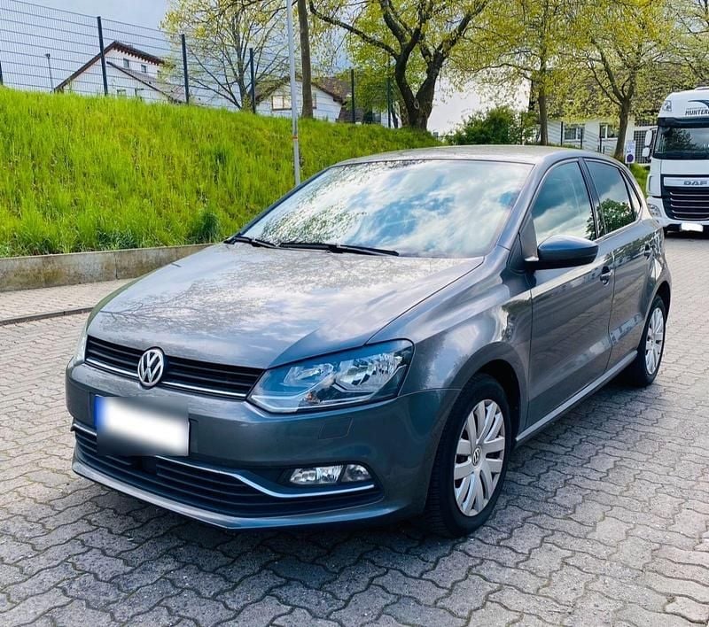 Używany VW Polo Highline 90 KM (66 kW) 2015 Szary Sedan/Limuzyna