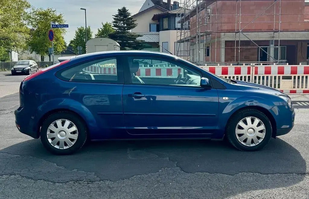 Second-hand Ford Focus Style 80 CP (58 kW) 2007 Albastru Hatchback