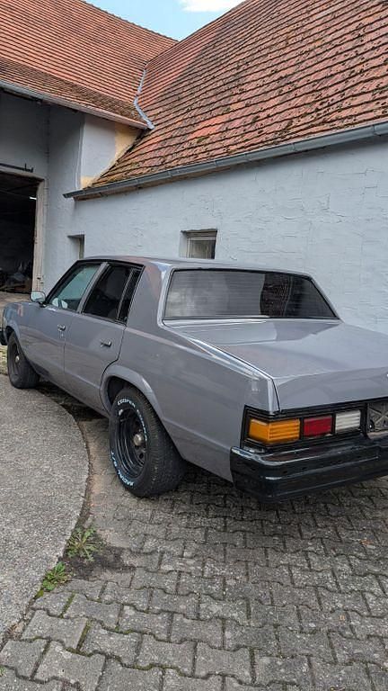 Grau Gebraucht 1981 Chevrolet Malibu Limousine | 9.000 € - Bild 1/4