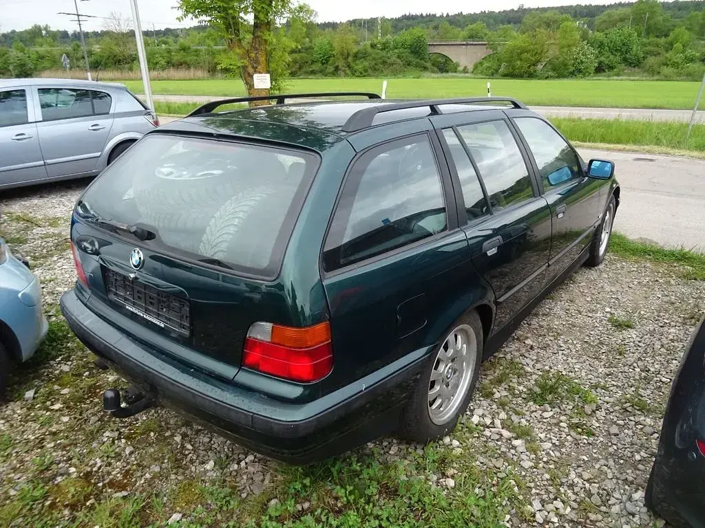 Gebraucht BMW 323 170 PS (125 kW) 1999 Grün Kombi
