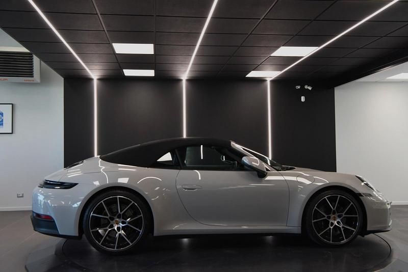 Gebraucht Porsche 911 394 PS (289 kW) 2024 Weiß Cabrio