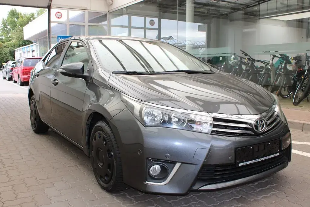 Gebraucht Toyota Corolla Life+ 132 PS (97 kW) 2013 Grau Limousine