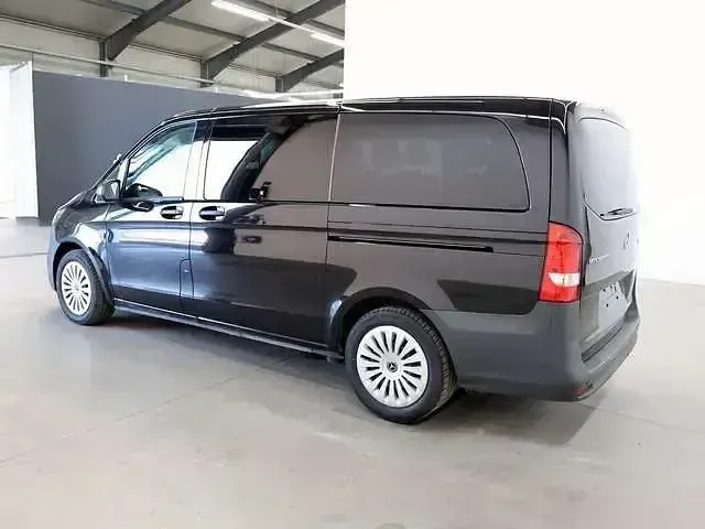 Gebraucht Mercedes Vito 163 PS (119 kW) 2025 Obsidianschwarz metallic Van