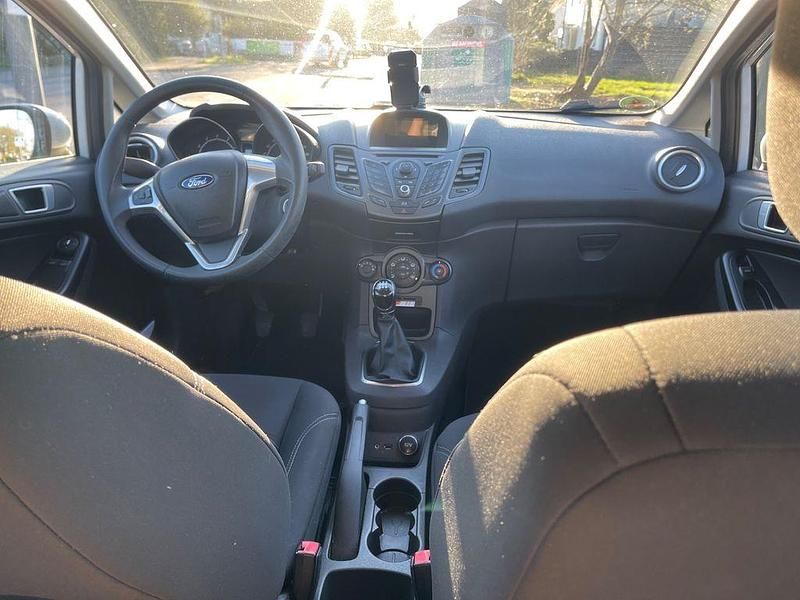 Gebraucht Ford Fiesta SYNC Edition 60 PS (44 kW) 2013 Weiß Kleinwagen