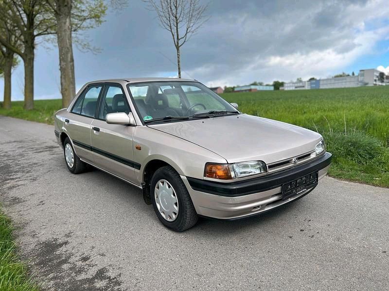Gebraucht Mazda 323 88 PS (64 kW) 1992 Gold Limousine