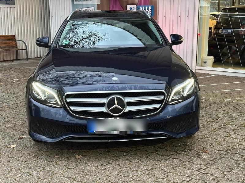 Usata Mercedes E220 194 CV (142 kW) 2017 Blu Station wagon