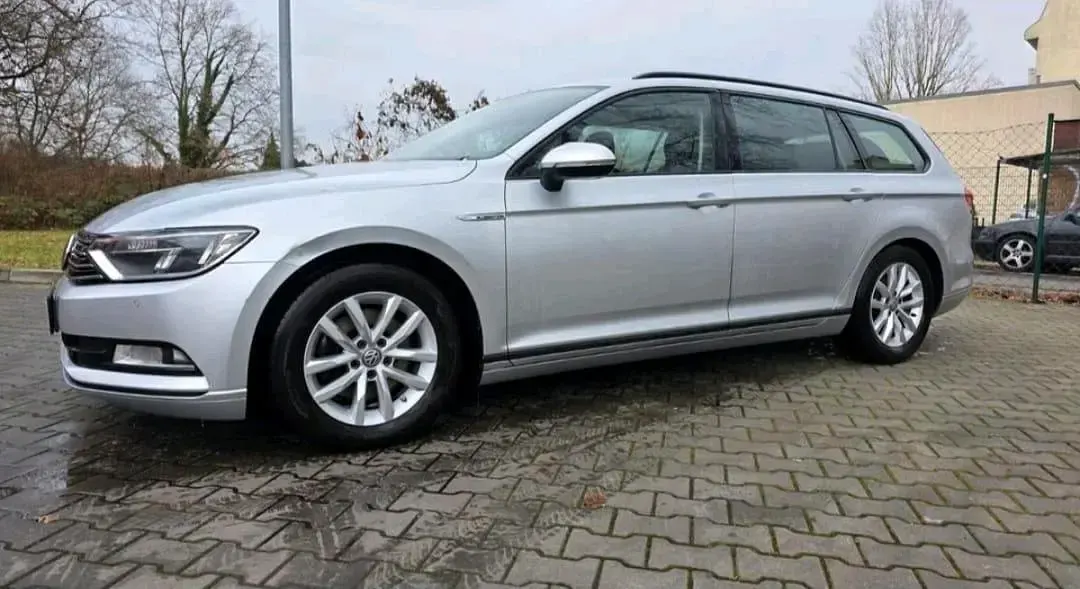 Gebraucht VW Passat 120 PS (88 kW) 2017 Silber Kombi