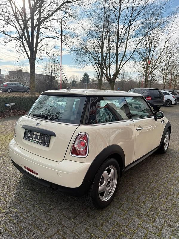 Gebraucht Mini Cooper 75 PS (55 kW) 2010 Weiß Kleinwagen