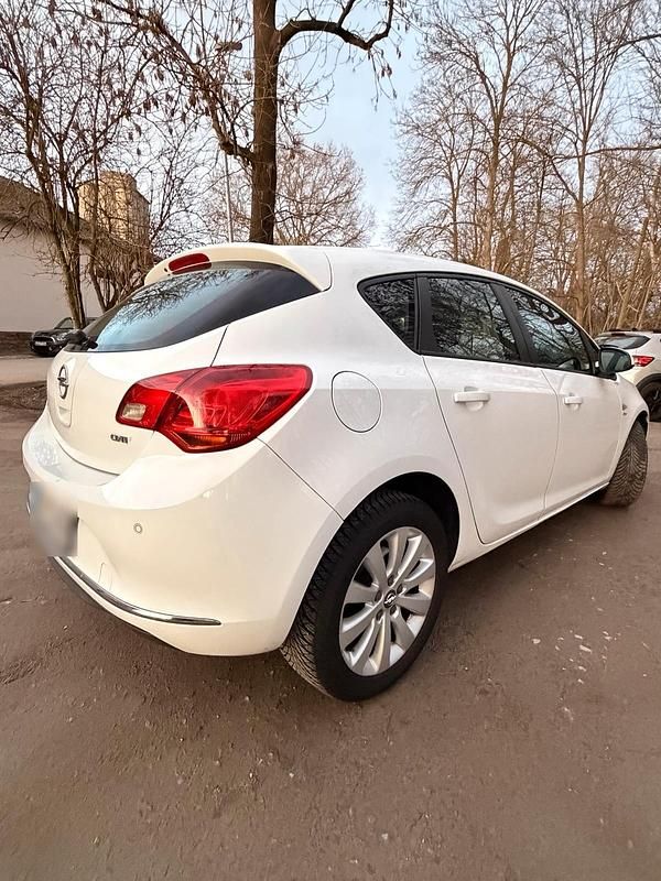 Gebraucht Opel Astra 130 PS (95 kW) 2013 Weiß Limousine