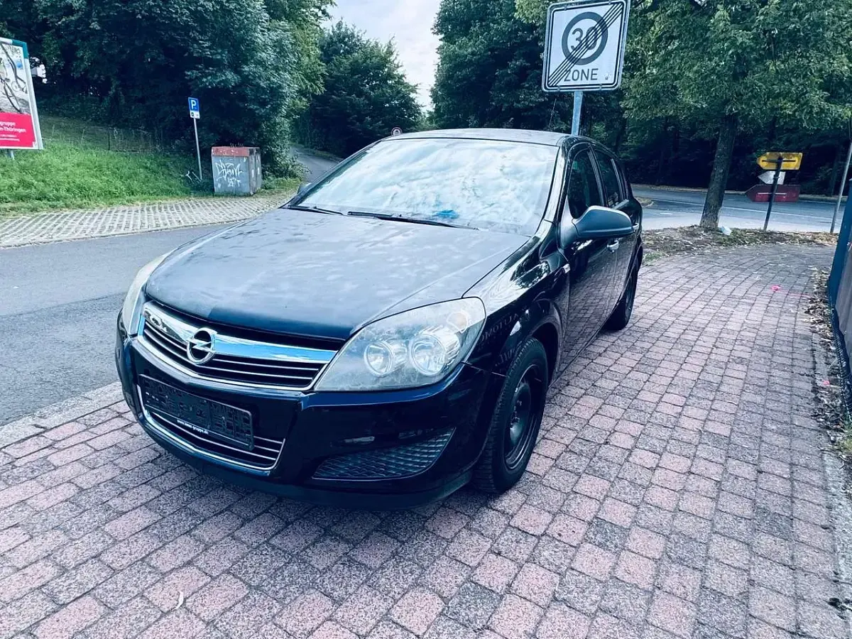 Gebraucht Opel Astra Selection 90 PS (66 kW) 2010 Saphirschwarz mineraleffekt Limousine