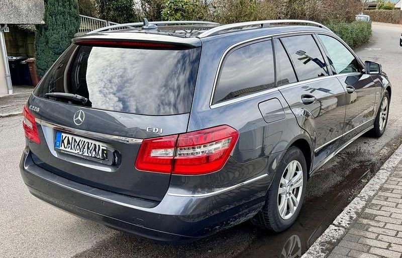 Gebraucht Mercedes E220 Elegance 170 PS (125 kW) 2011 Grau Limousine