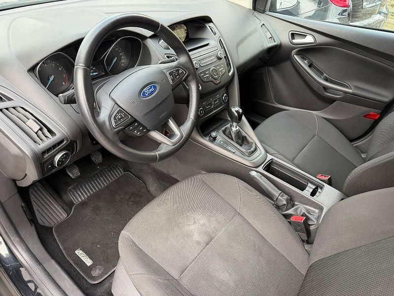 Gebraucht Ford Focus Trend 125 PS (91 kW) 2015 Schwarz Kombi