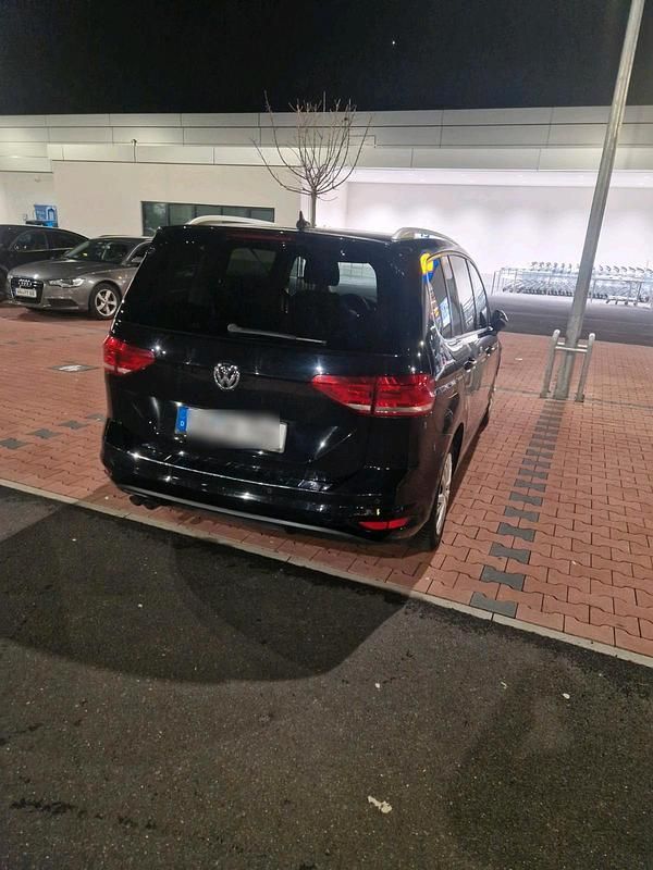 Schwarz Gebraucht 2019 VW Touran Van / Kleinbus | 12.500 € (Teuer) - Bild 1/4