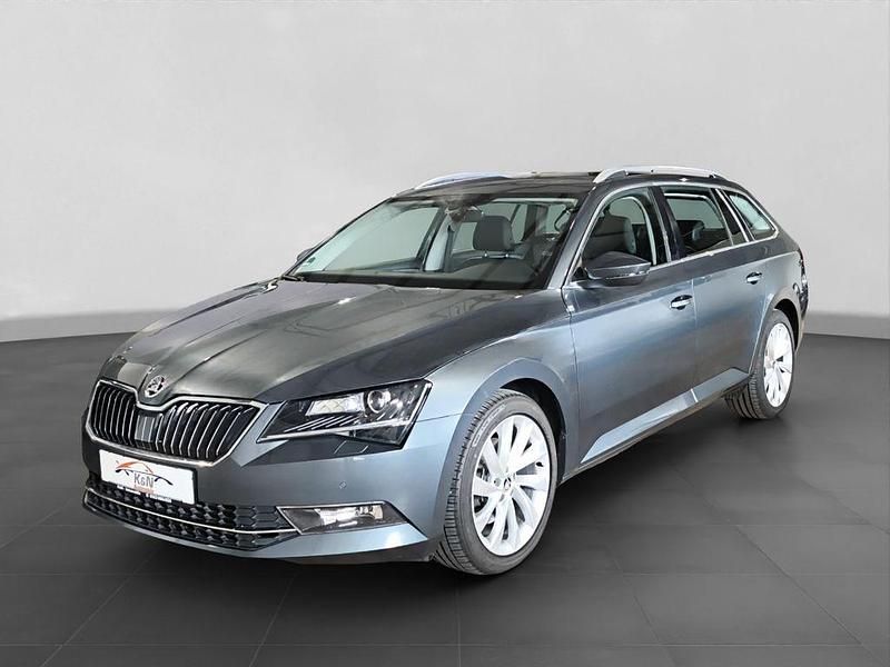 Gebraucht Skoda Superb Style 150 PS (110 kW) 2018 Grau Kombi