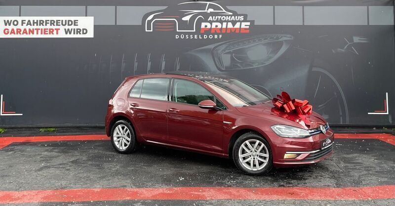 Rot Gebraucht 2019 VW Golf VII Highline Limousine | 14.490 € (Fairer Preis) - Bild 1/3