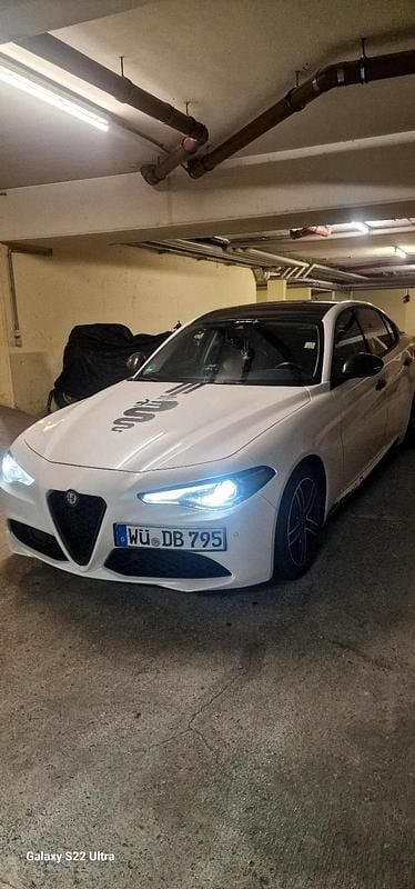 Weiß Gebraucht 2016 Alfa Romeo Giulia Super Limousine | 16.000 € (Guter Preis) - Bild 1/4