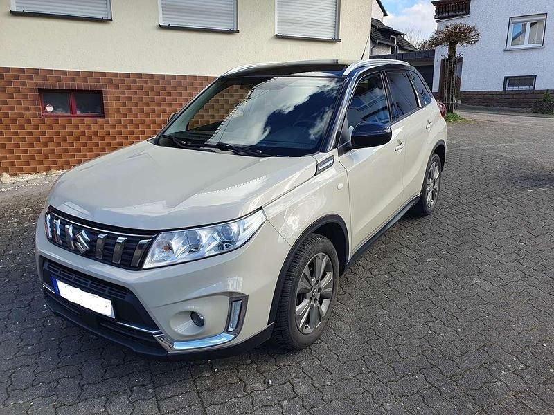 Gebraucht Suzuki Vitara Comfort 111 PS (81 kW) 2018 Andere farben SUV