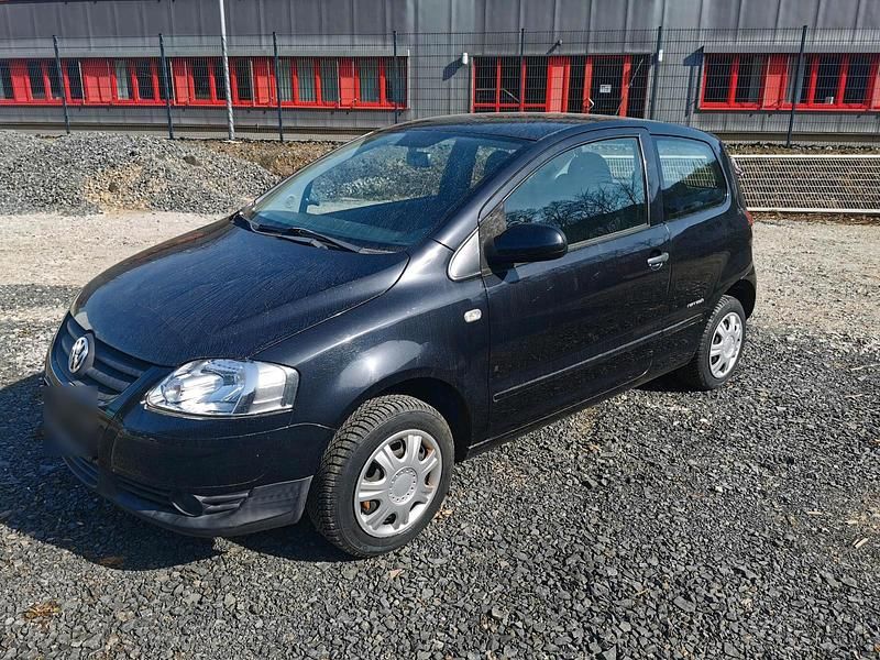 Gebraucht VW Fox 54 PS (39 kW) 2009 Schwarz Kleinwagen
