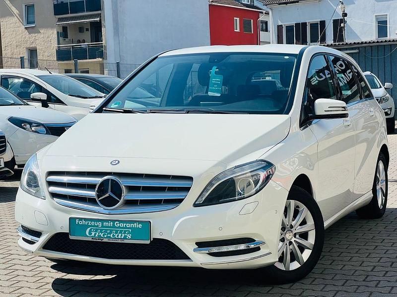 Gebraucht Mercedes B180 109 PS (80 kW) 2013 Calcitweiss/zirrusweiss Van / Kleinbus