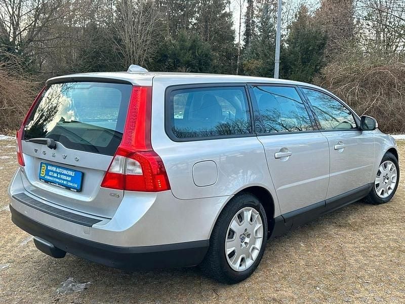 Gebraucht Volvo V70 109 PS (80 kW) 2010 Silber Kombi