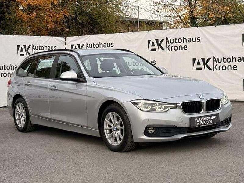 Gebraucht BMW 318 Performance 150 PS (110 kW) 2019 Glaciersilber metallic Kombi