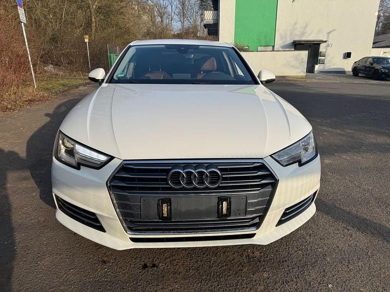 Gebraucht Audi A4 Sport 150 PS (110 kW) 2017 Weiß Limousine