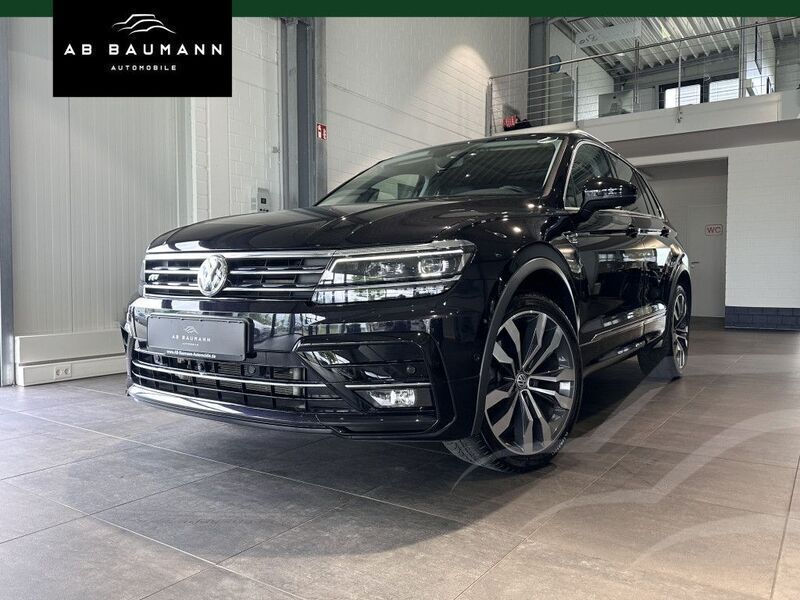 Schwarz deep black perleffekt (metallic) Gebraucht 2019 VW Tiguan R-line SUV | 33.990 € (Superpreis) - Bild 1/3