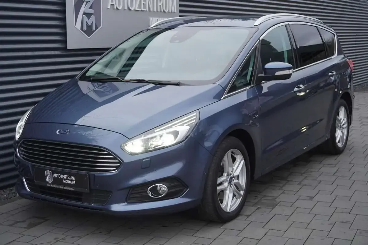 Gebraucht Ford S-MAX Titanium 190 PS (139 kW) 2018 Chromablau metallic Van / Kleinbus